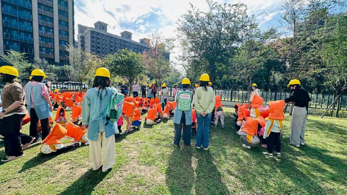 消防逃生演練 (13)