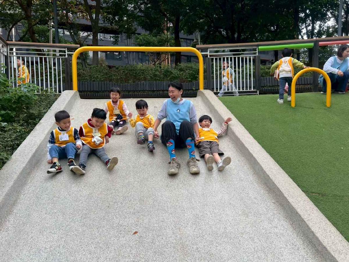 戶外遊戲-公園滑梯趣